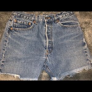 501 Levi jeans shorts